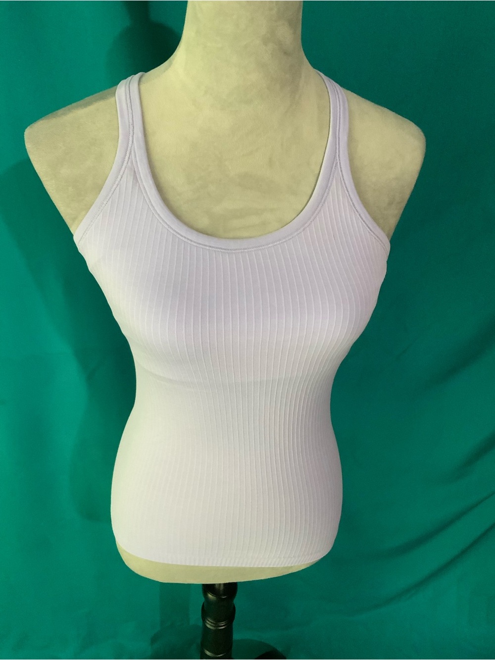 LULULEMON, EBB TO STREET TANK TOP. RIBBED KNIT DESIGN CRAFTED WITH SEAMLESS BODY